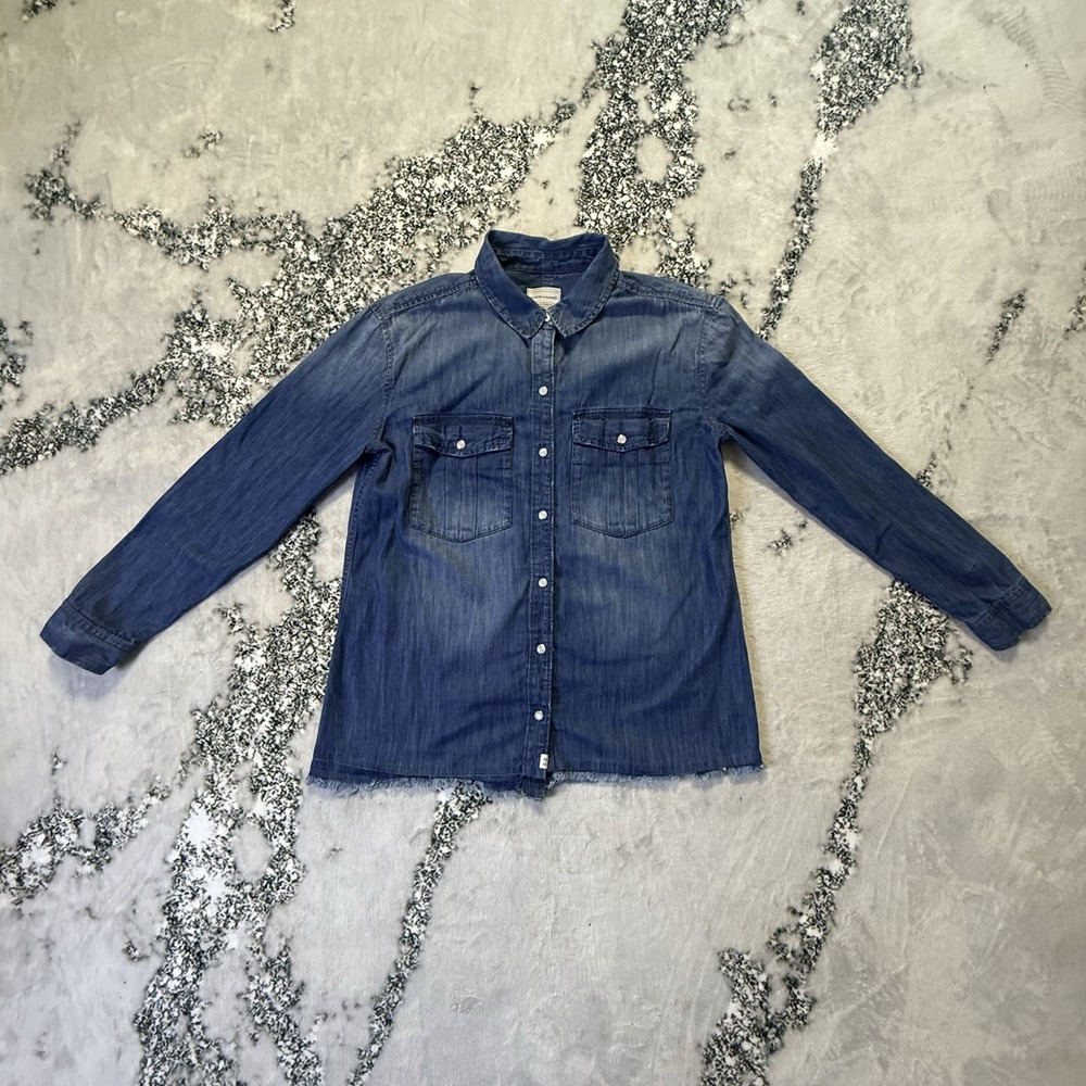 Melrose And Market Shirt Womens Size M Blue‎ Denim Pearl Snap Western Fringe Hem